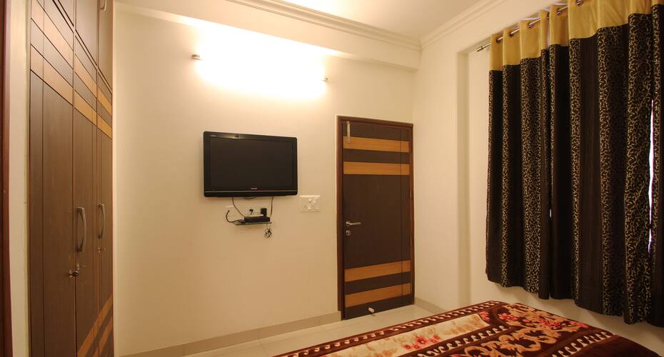 TG Stays Sector 45, Gurgaon 5